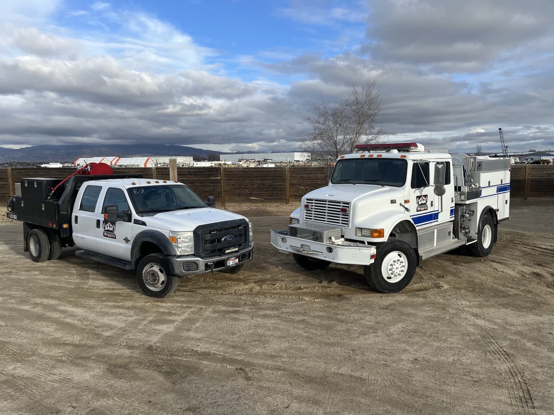Ponderosa Fire Type 3 and Type 6 wildland engines side by side